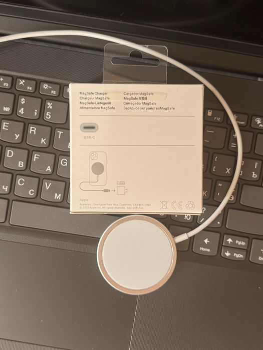 Бездротова зарядка Apple Magsafe