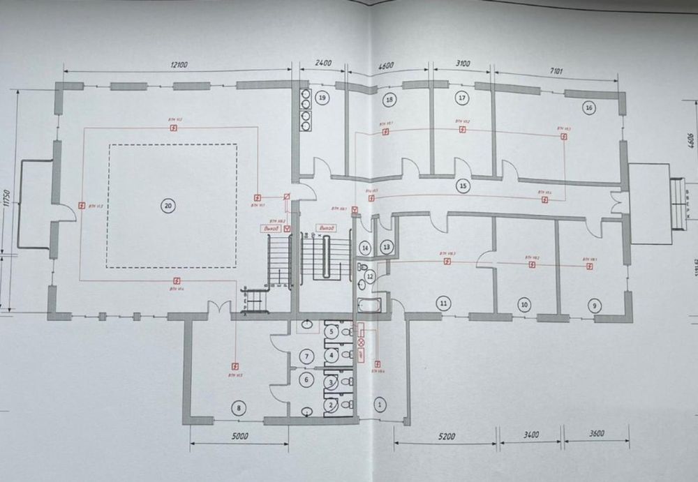Окремо розташована будівля 1300 м² на виїзді до Дніпра