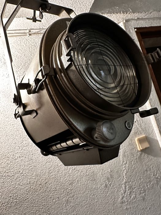 Refletor/Projetor DAB teatro/cinema