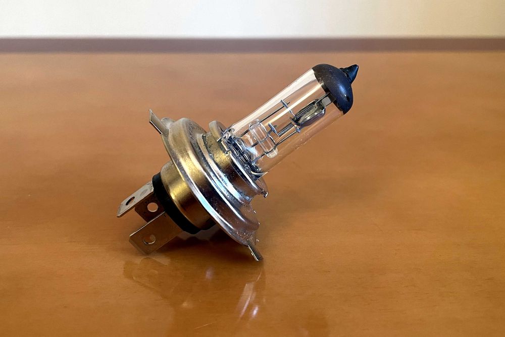 Лампа автомобильная галогеновая  H4 12V 60/55W - 1шт. НОВАЯ.