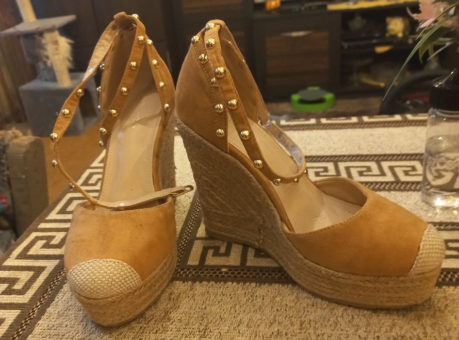Buty na koturnie damskie