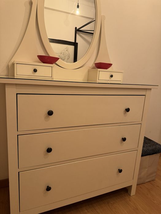 Movel Ikea com espelho e gavetas