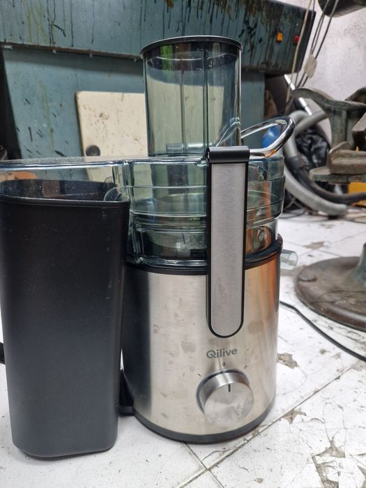 Máquina de sumos naturais (centrifugadora)