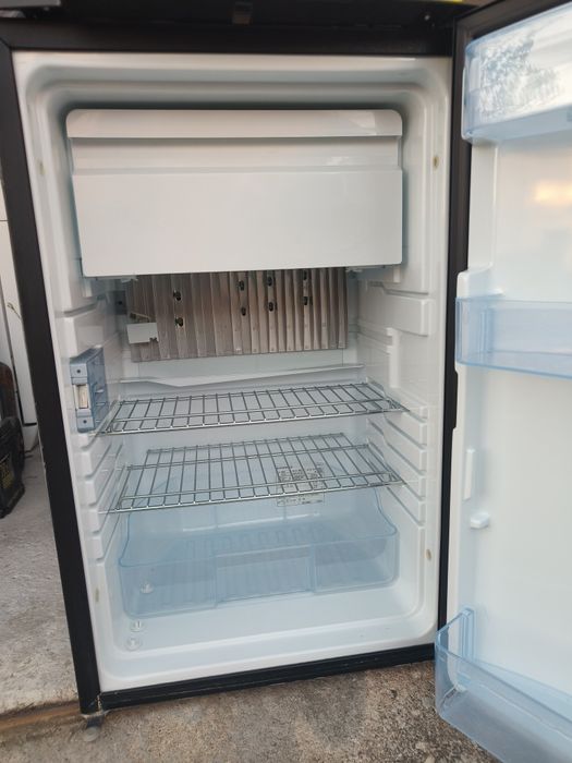 Frigorífico trivalente dometic RM8401 como Novo 1 gás 12v 220v