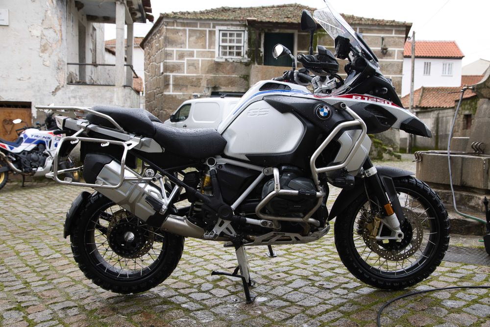 Vende-se BMW R 1250 GS Adventure (Julho 2021) €14,000 Vila Cortes da Serra  • OLX.pt