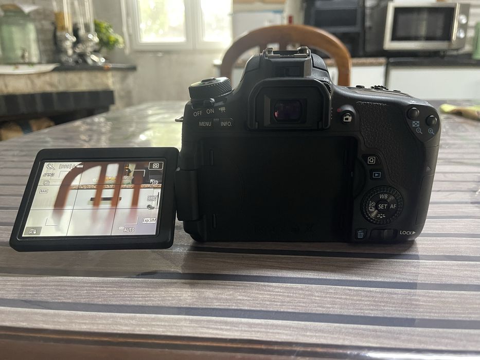 Canon 760D como nova