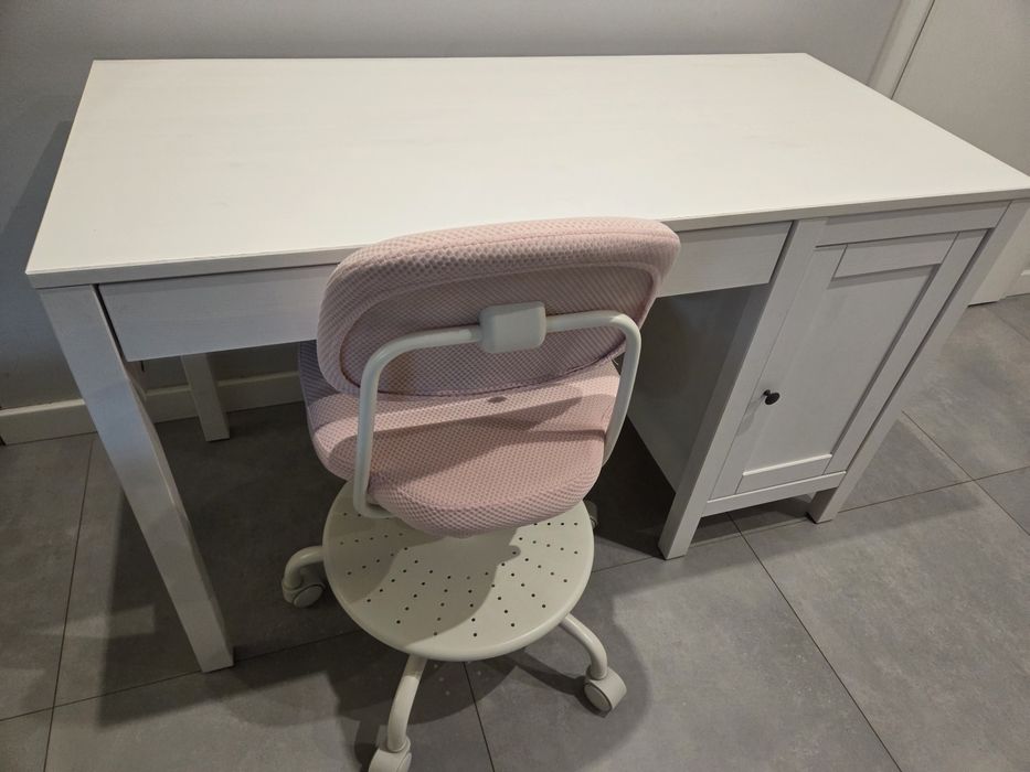 Biurko Hemnes i krzesło Ikea