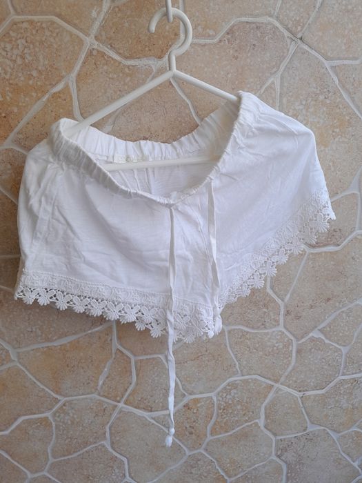 ROUPA variada em bom estado