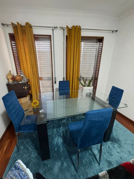 Mesa de sala com 3 cadeiras