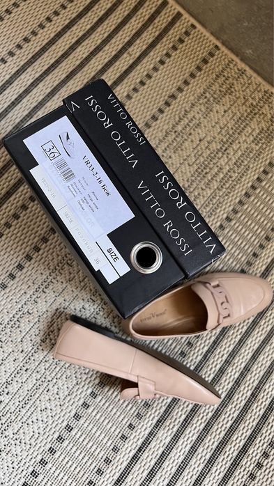 Продам шкіряні туфлі без каблука, лофери, балетки