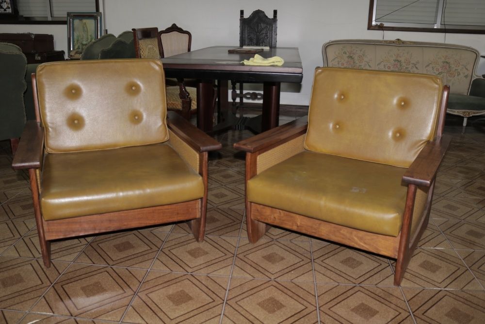 Ternos de sofás Vintage Sangalhos • OLX Portugal