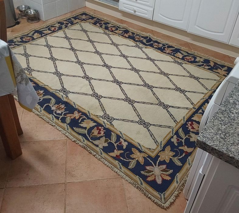 TAPETE/CARPETE ARRAIOLOS BONITA E GRANDE.Casa,Sala,Quarto,Escritório.