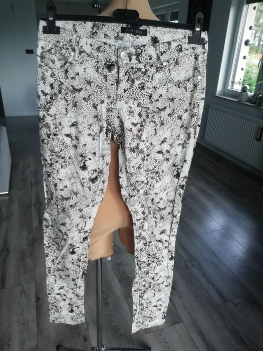 R. 34 Amisu spodnie damskie jeansy rurki we wzory panterka