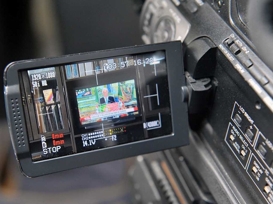 Câmera de vídeo Profissional JVC GY HM750