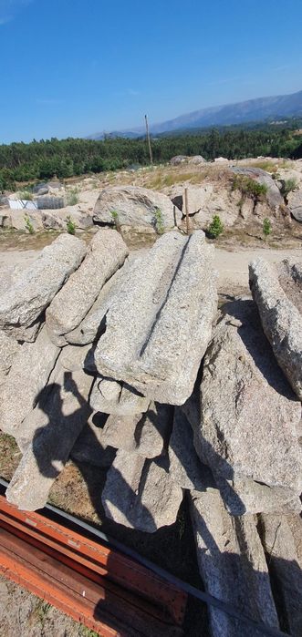 Caneletos Antigos Pedra