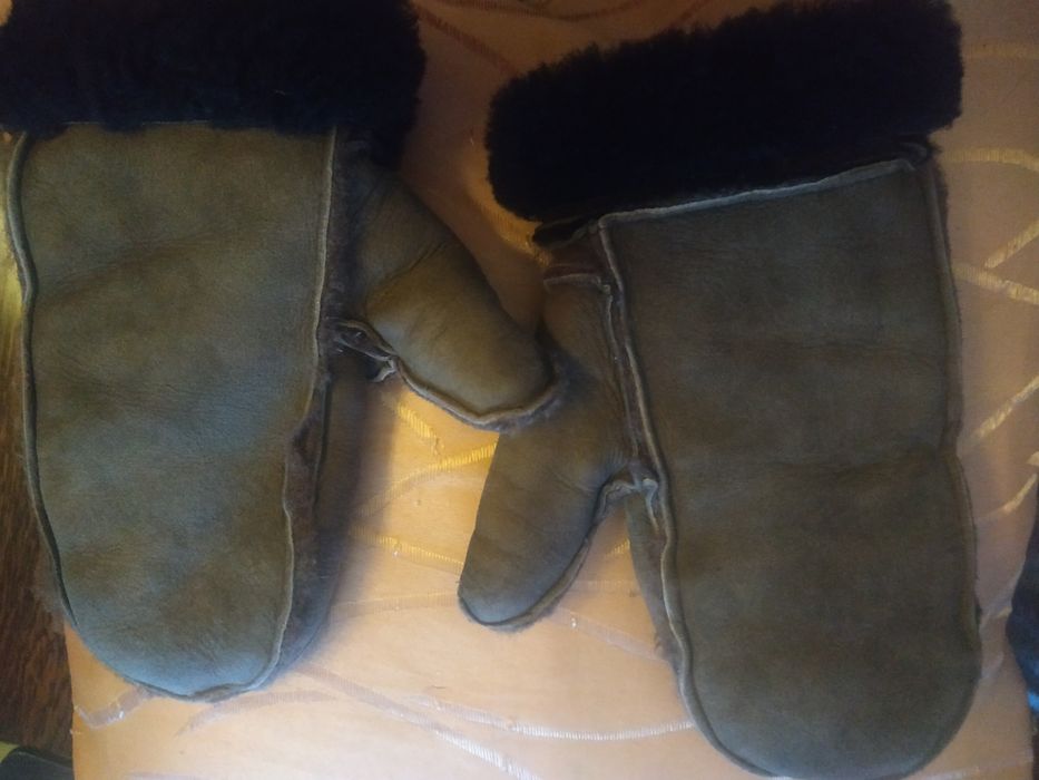 Продам рукавицы детские ( выворотка)