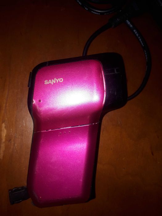 Видеокамера SANYO Xacti HD Dual Camera.