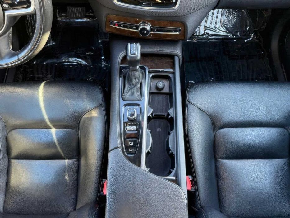 Volvo XC90 T6 Momentum      2016