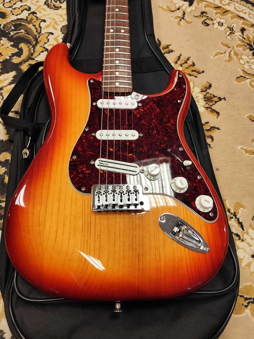 Fender Stratocaster - piękny jesion.