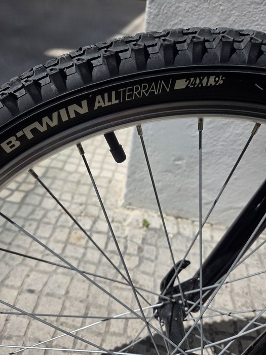 Decathlon Rockrider ST100 Sport roda 24
roda 24
6 velocidades ( atras)
campaínha e luzes incluidas

Tudo nas melhores condições e pronta a usar, idea