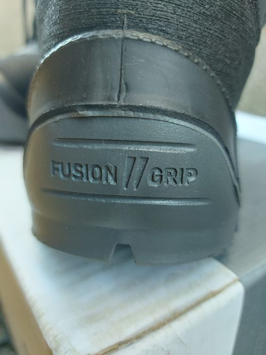 Botas de segurança Gaston Mille pretas com biqueira de fibra de vidro.