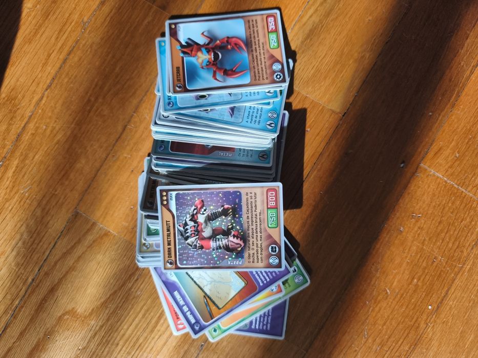 Lote de 80 cartas Invizimals