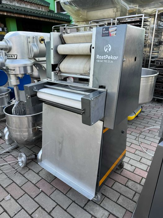 Закаточна машина Universum Круассаномат формовщик круасанів рогаликова