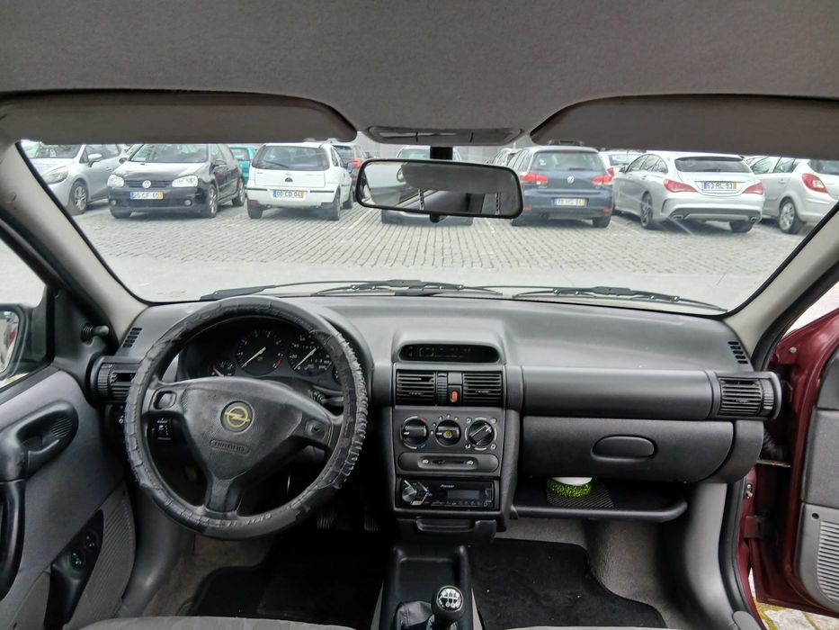 Carro em bom estado.