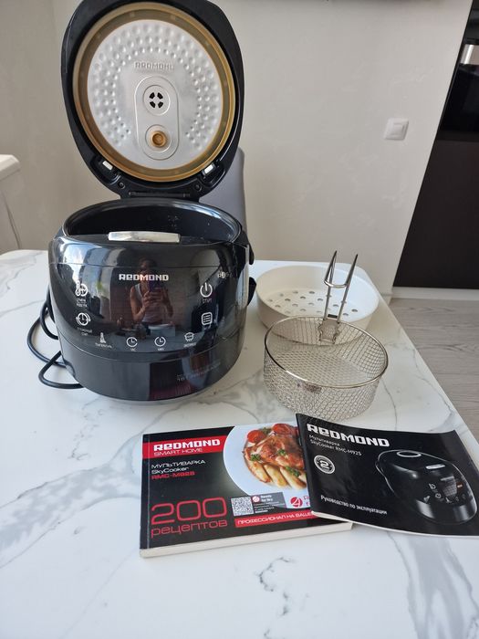 Продам рабочую мультиварку Redmond M92S