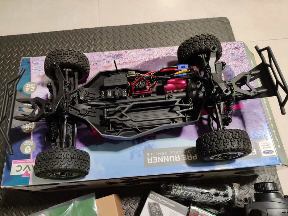 Carro telecomandado bateria NOVO Ford raptor 1/10 4x4 brushless