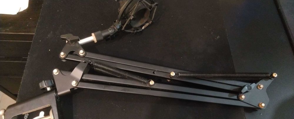 TRUST GXT 252 EMITA Plus Microphone, Slightly Used + Boom Arm64737819392899123