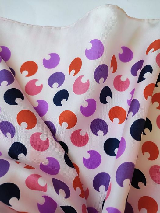 Шелковый бандана платок LR 
100% шелк, шов роуль.