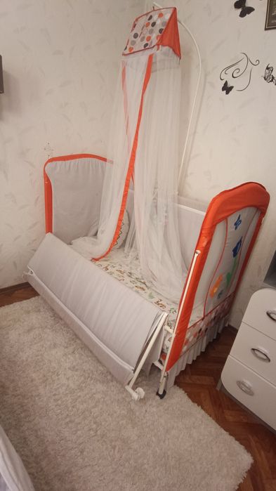 Дитяче  ліжечко з матрацом