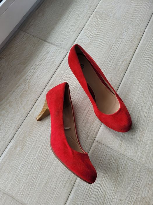 Czerwone buty czółenka szpilki na niskim obcasie zamsz 37