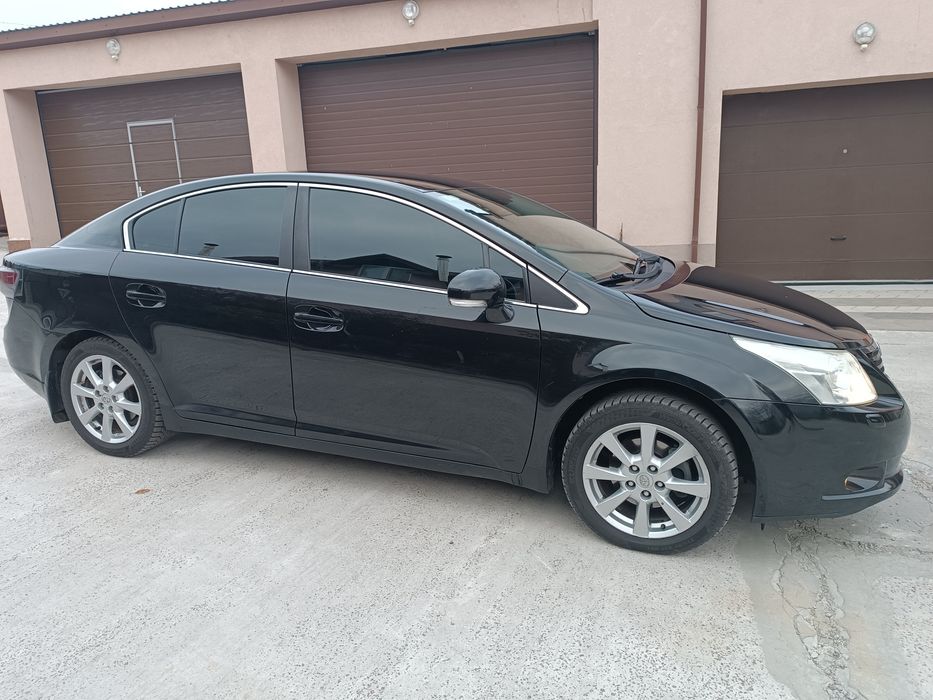 Продаж Тойота авенсіс