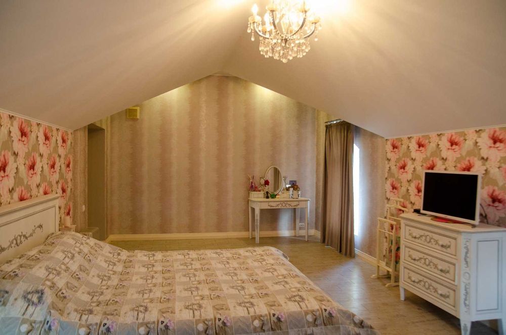 Будинок  з гаражем в м.Охтирка