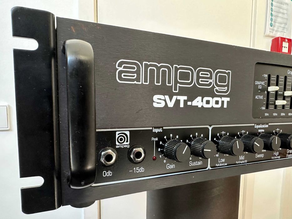 Amplificador de baixo Ampeg SVT-400T