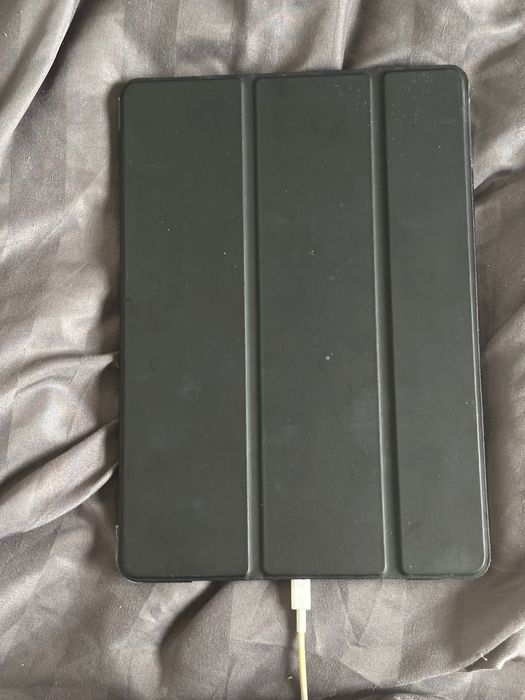 iPad 9th generation 64G + rysik zagg + kabel