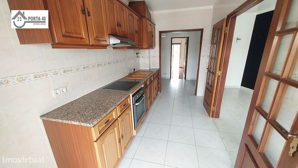 Apartamento T3 c/ garagem - centro de São Mamede - Próximo de Fátima