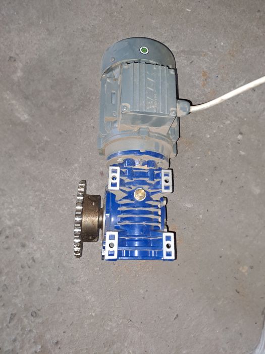 Мотор з редуктором