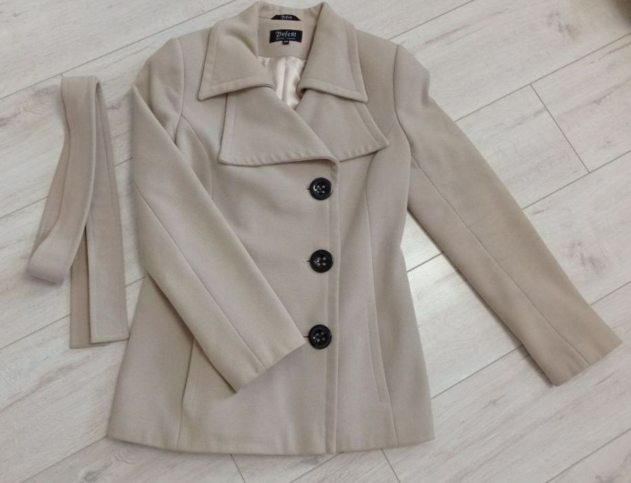 Пальто с поясом. размер 46