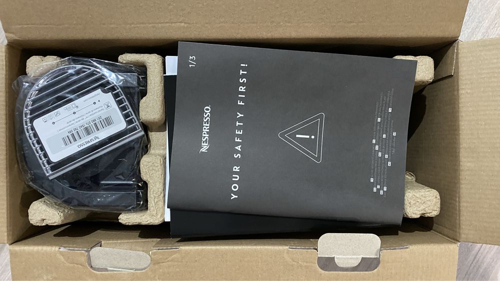 Maquina cafe nespresso citiz preta nova com garantia