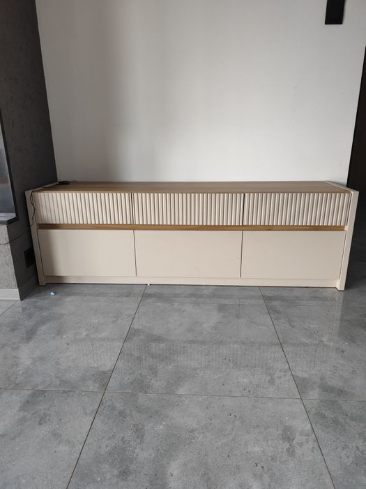 Piękna szafka RTV, ryflowana, Agata meble