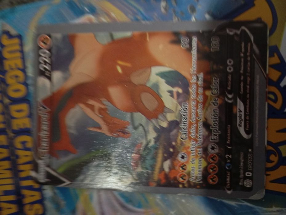 Carta Charizard V-220 HP