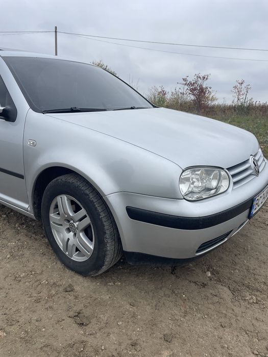 Гольф 4 1,4 16v 2003 року
