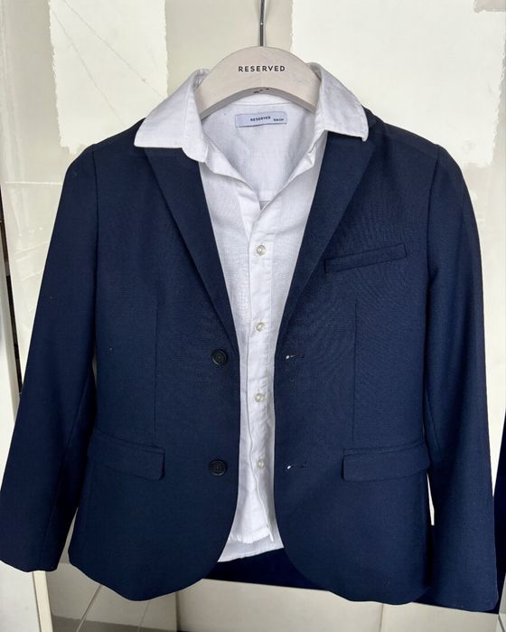 Galowy strój Marynarka Zara i biała koszula Reserved 134 chłopięca