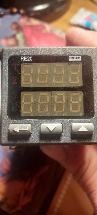 Мікропроцессорний регулятор RE20