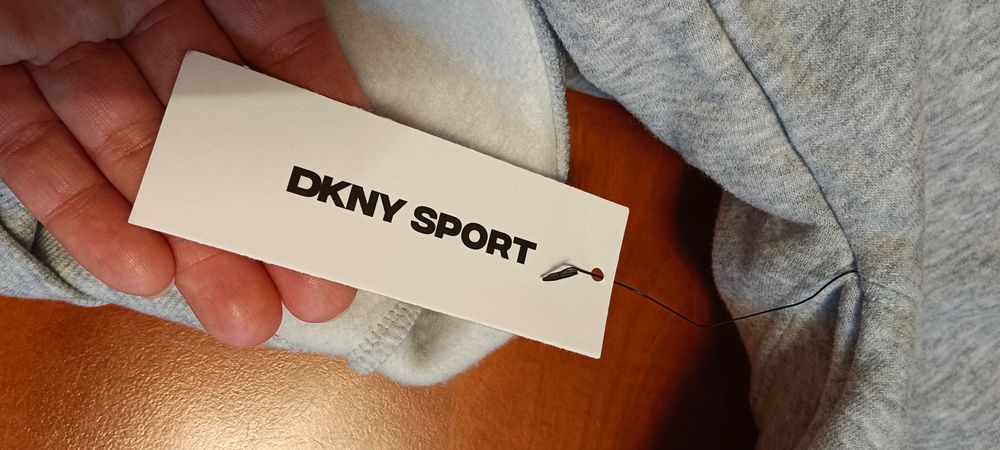 Nowa oryginalna młodzieżowa bluza DKNY roz. M  z ozdobnym napisem