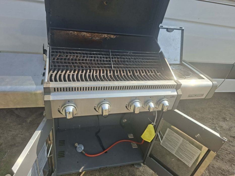 Grill gazowy Napoleon Triumph