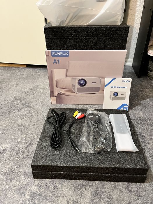 Projektor FunFlix A1 Rzutnik Full HD 4K WiFi 6 Bluetooth Smart TV Kino